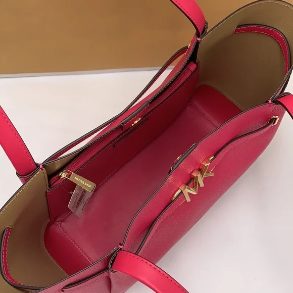 MICHAEL KORS
Reed Large Leather Belted Satchel
Shoulder bag
Electric Pink
NWT - Picture 8 of 14